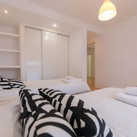 Garidas Titanio - Modern And Spacious 5 Bedroom For 10 - Private Gated Pool Lisbon